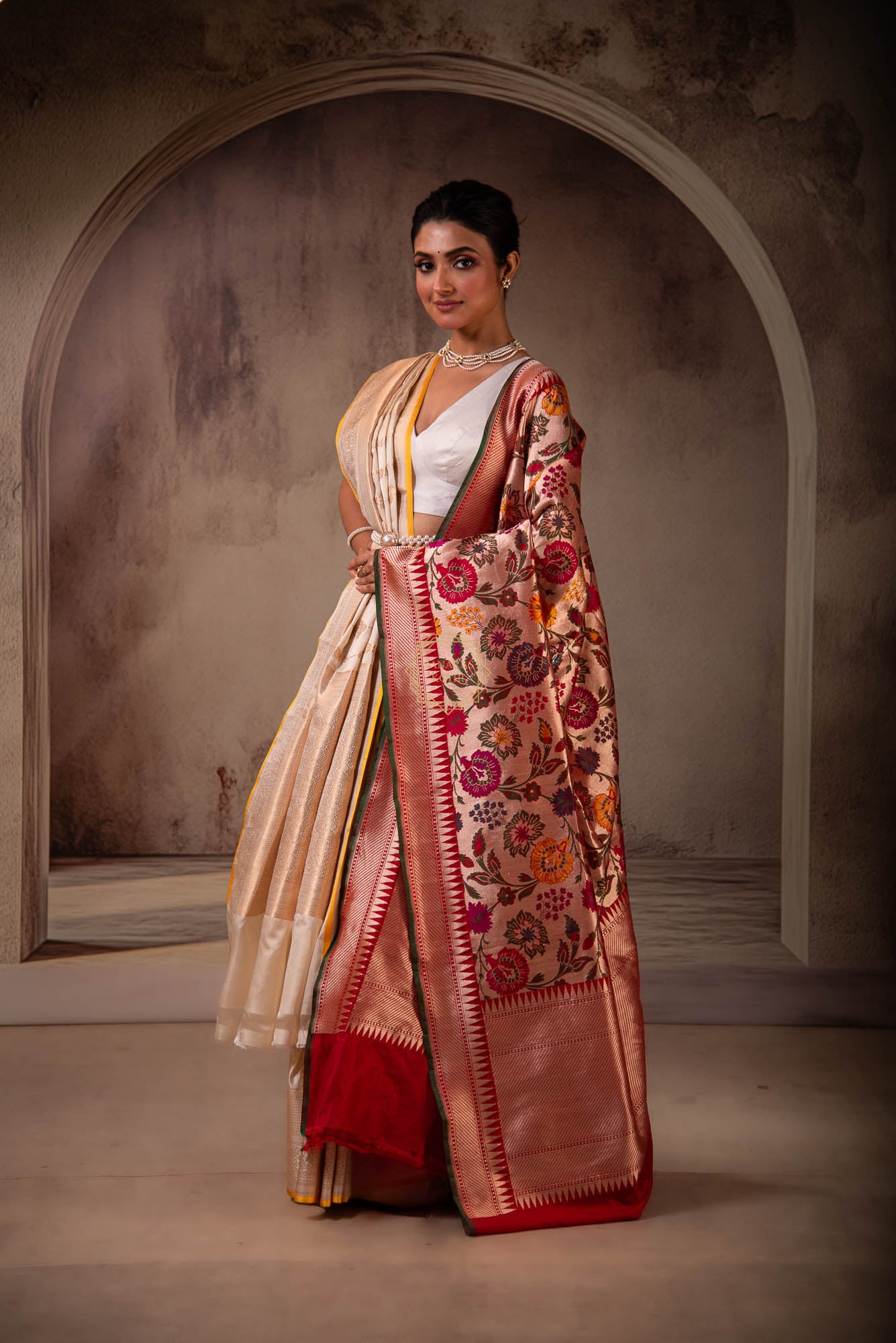 Kimkhab Meenedar Jaal Weaved on Zari Base Dupatta