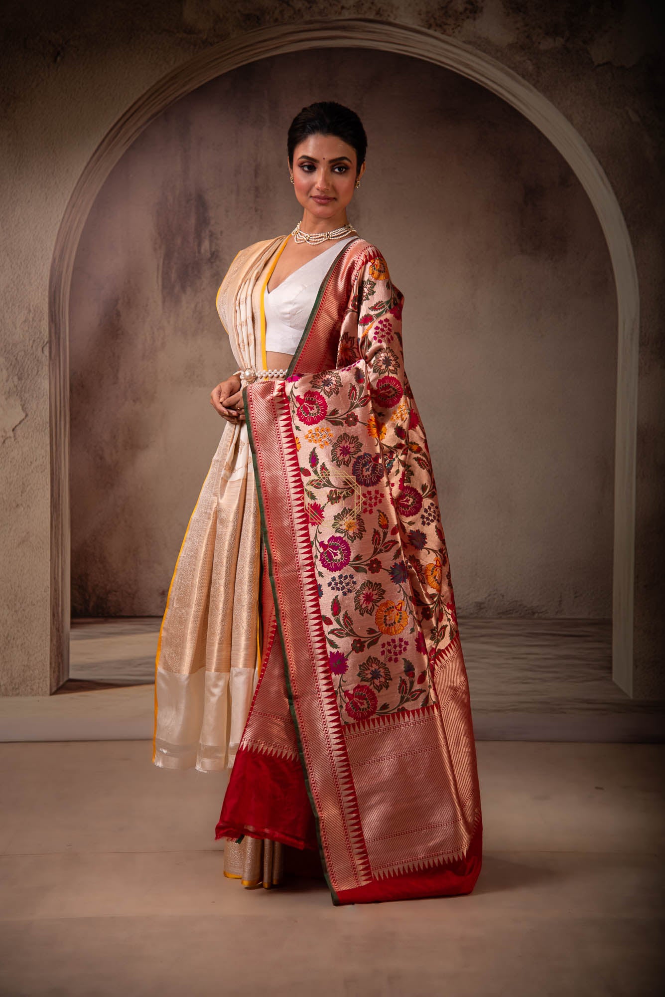 Kimkhab Meenedar Jaal Weaved on Zari Base Dupatta