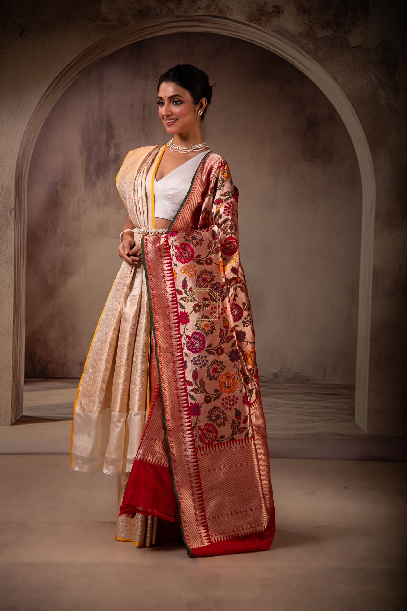 Kimkhab Meenedar Jaal Weaved on Zari Base Dupatta