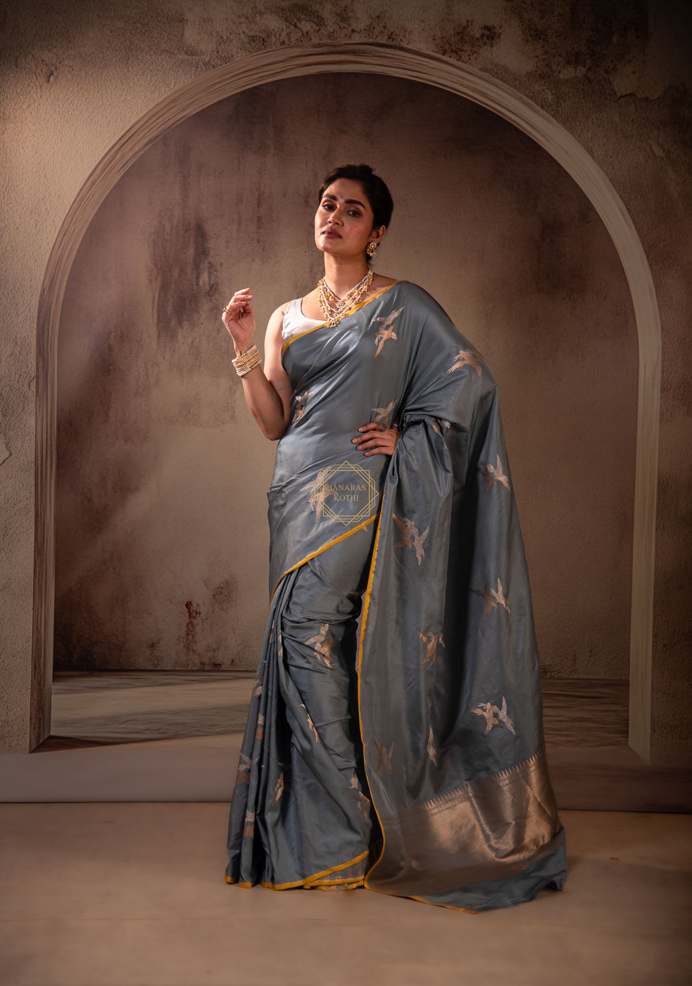Sona Rupa Kadhua Boota Weaved on Satin Silk Saree