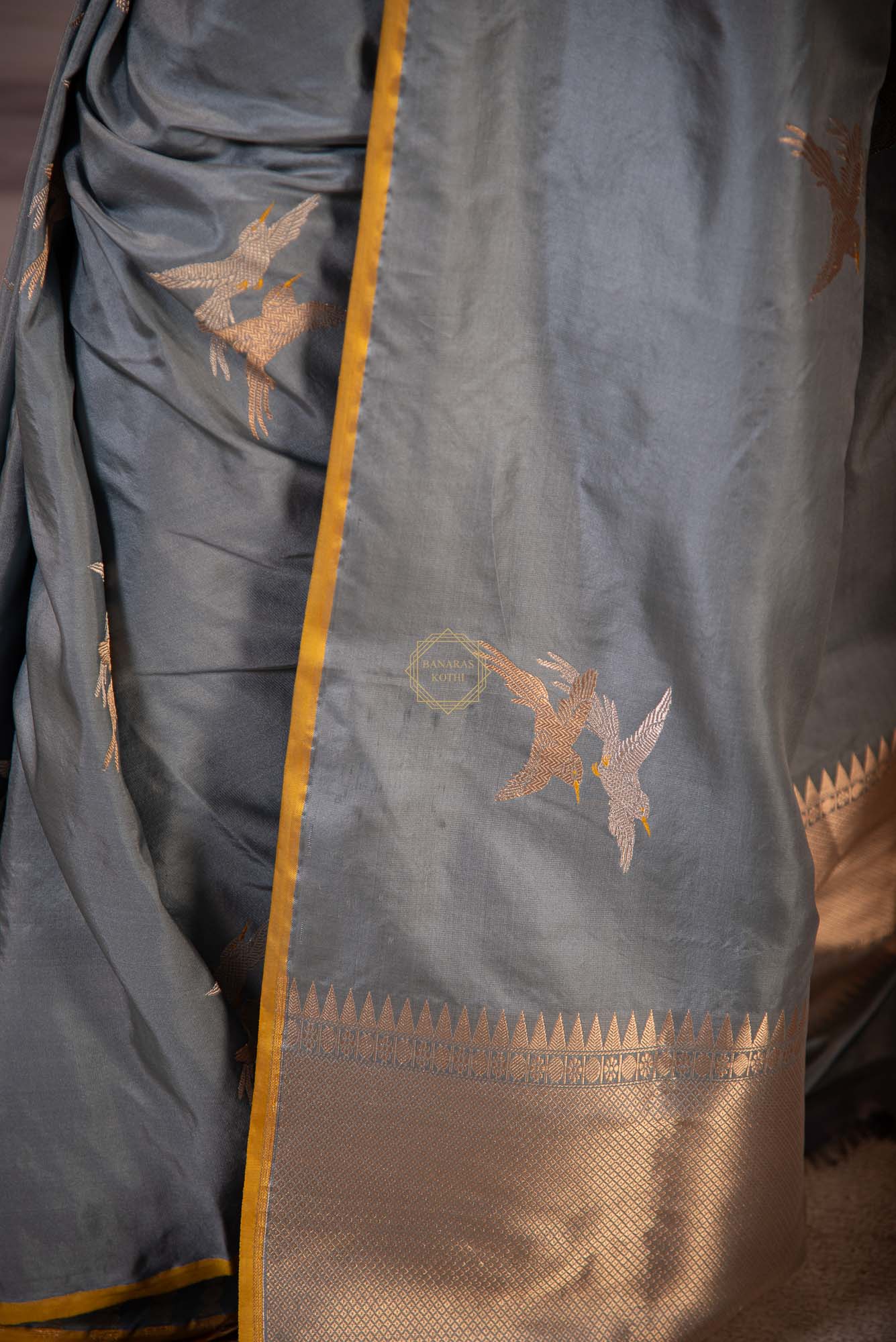 Sona Rupa Kadhua Boota Weaved on Satin Silk Saree