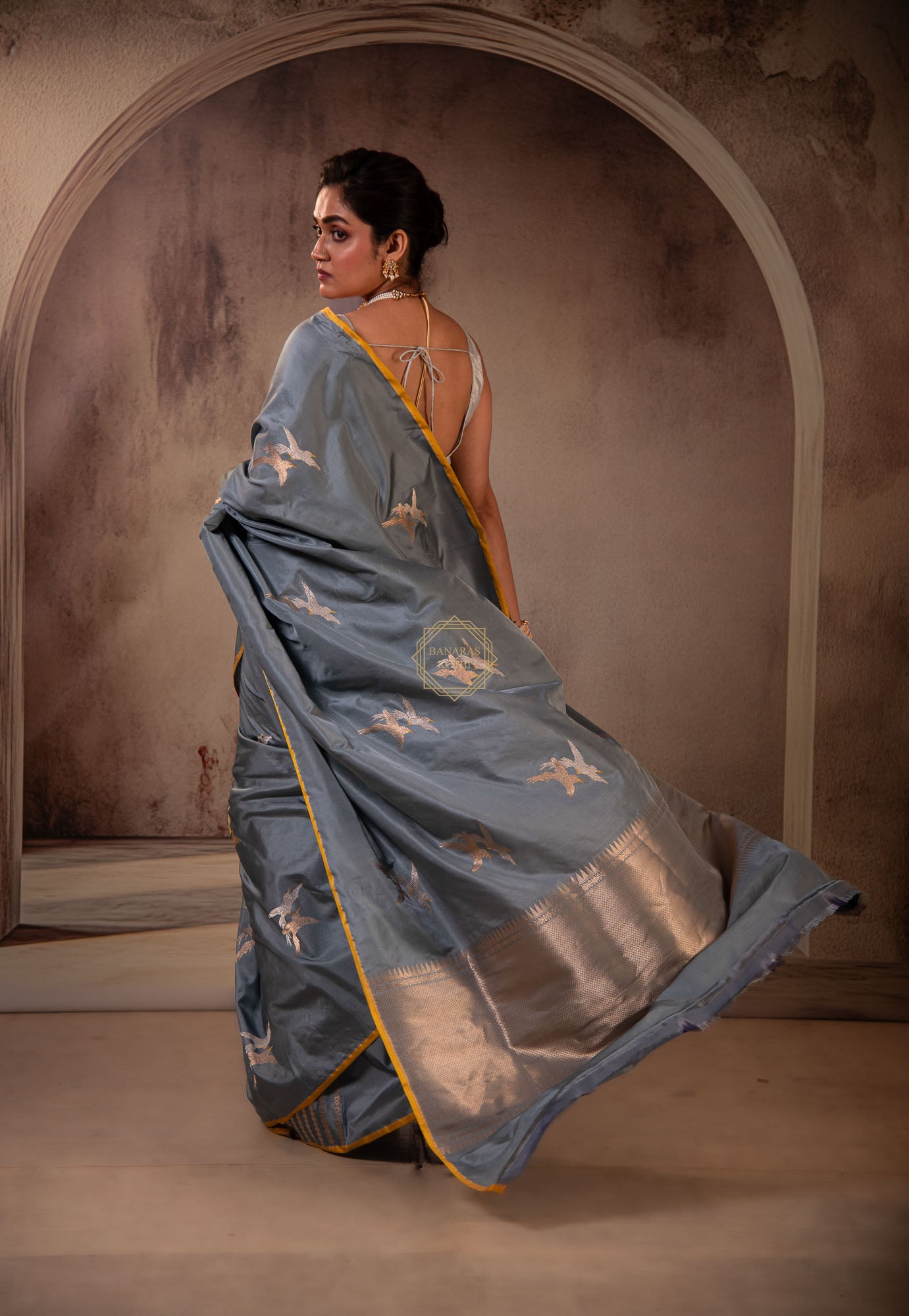 Sona Rupa Kadhua Boota Weaved on Satin Silk Saree