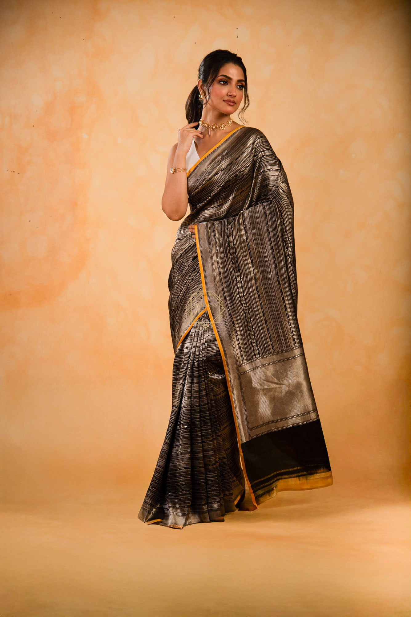Modern Design Weaved on Contemparory Fusion Tanchoi Weave Saree