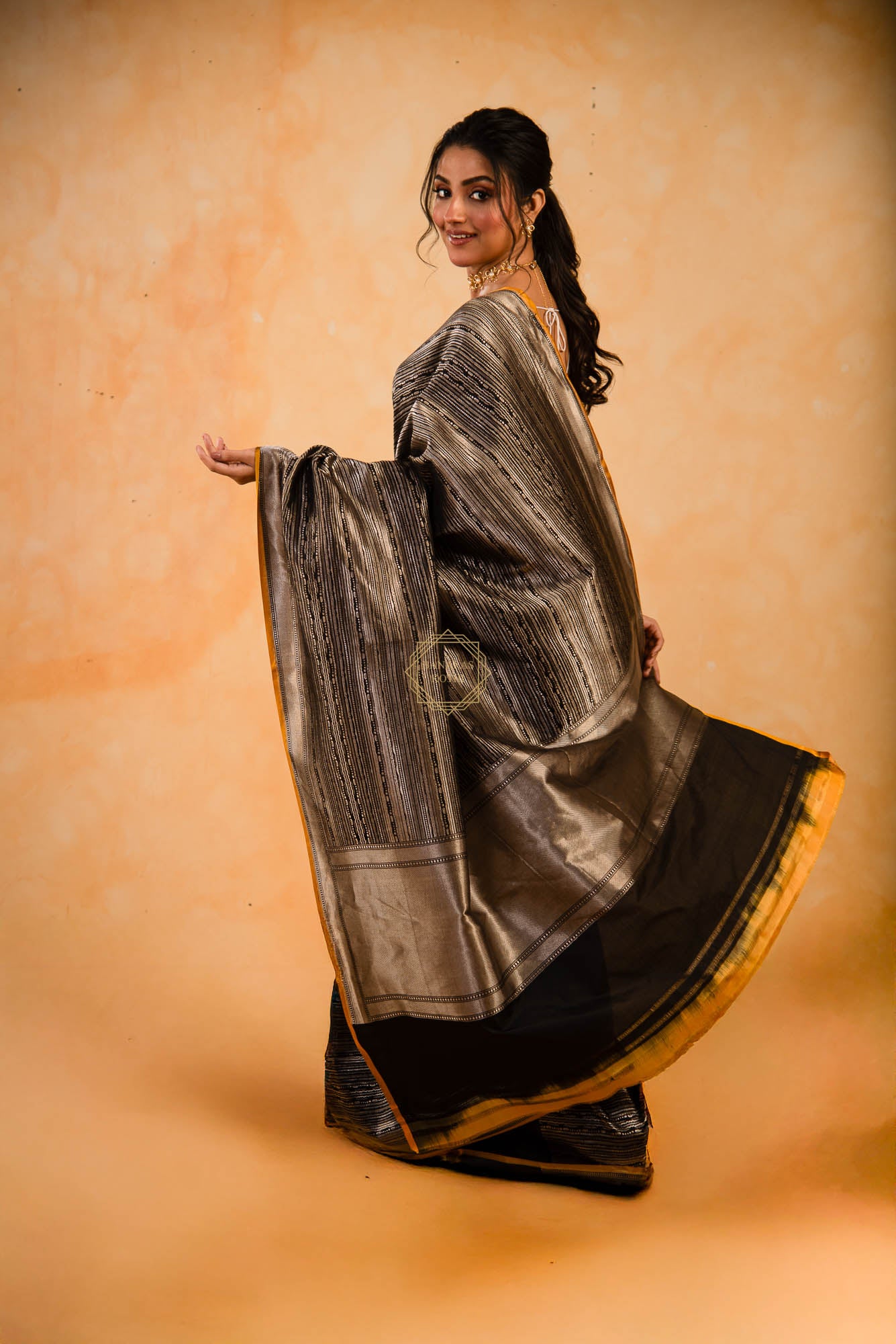 Modern Design Weaved on Contemparory Fusion Tanchoi Weave Saree