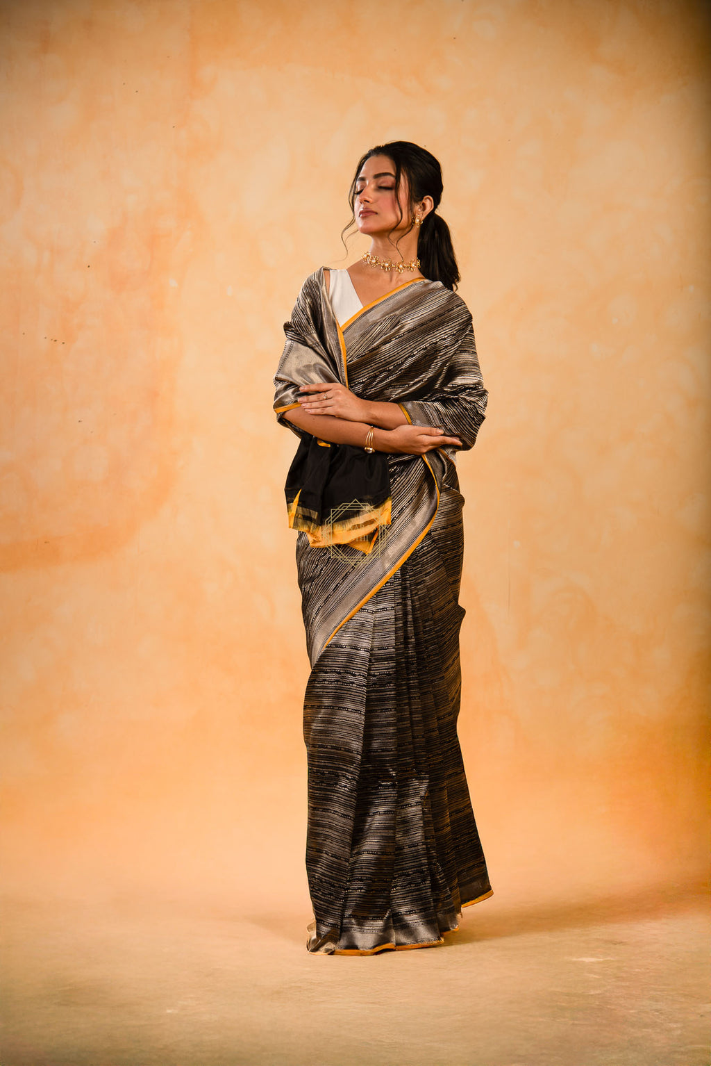 Modern Design Weaved on Contemparory Fusion Tanchoi Weave Saree