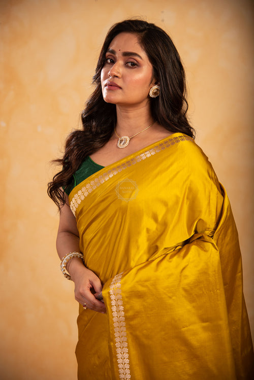 Kadhua Border Weaved on Plain Body of Satin Silk Saree