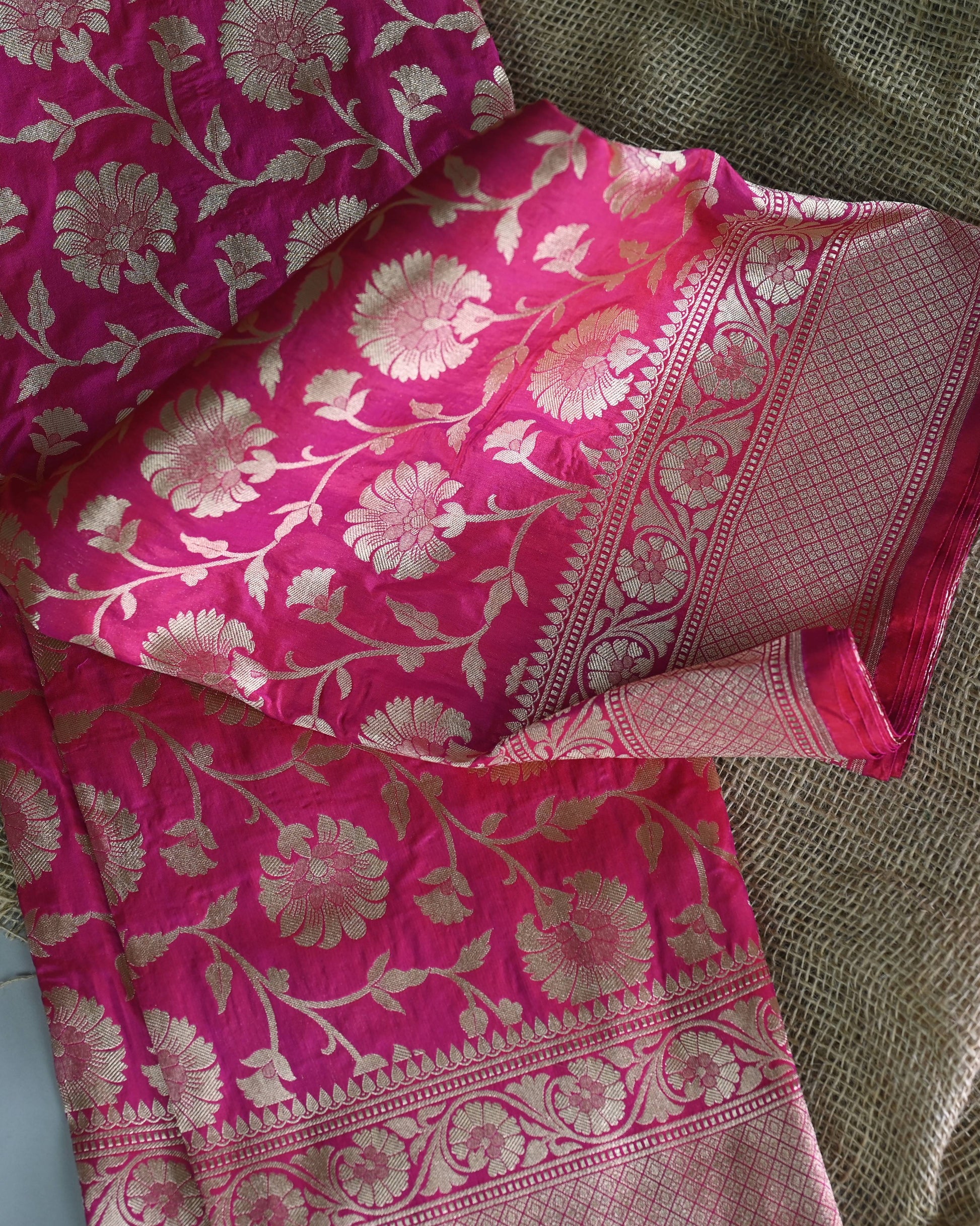 Strawberry Katan Zari Jaal Banarasi Border Pallu Saree