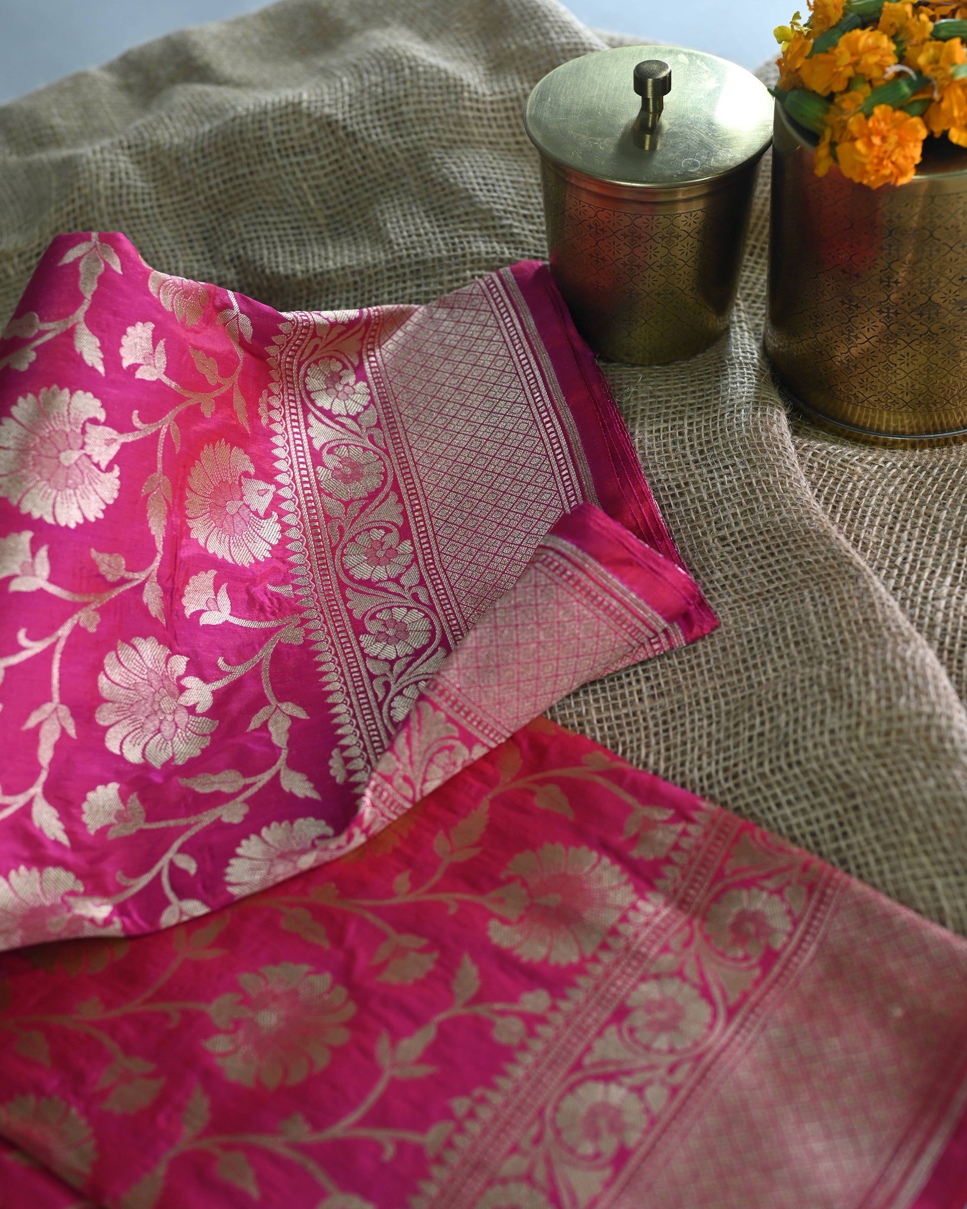Strawberry Katan Zari Jaal Banarasi Border Pallu Saree