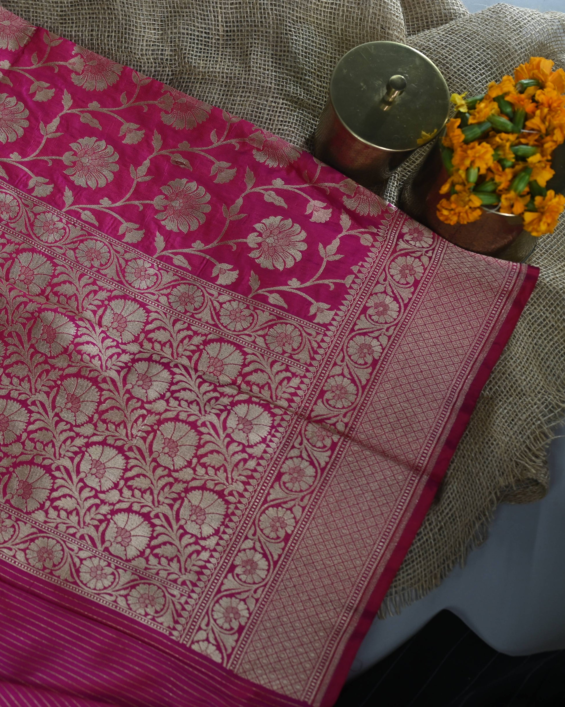 Strawberry Katan Zari Jaal Banarasi Border Pallu Saree