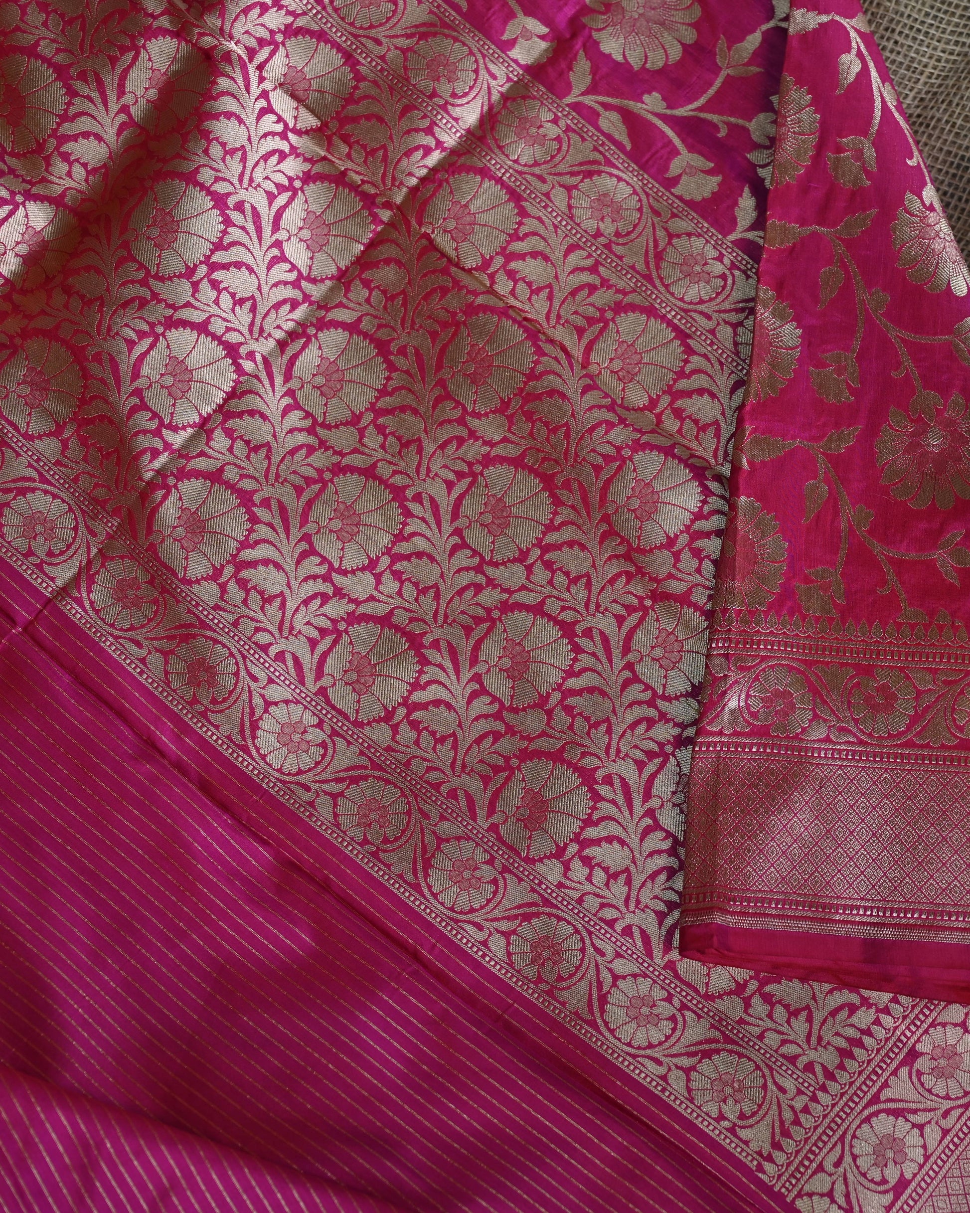 Strawberry Katan Zari Jaal Banarasi Border Pallu Saree