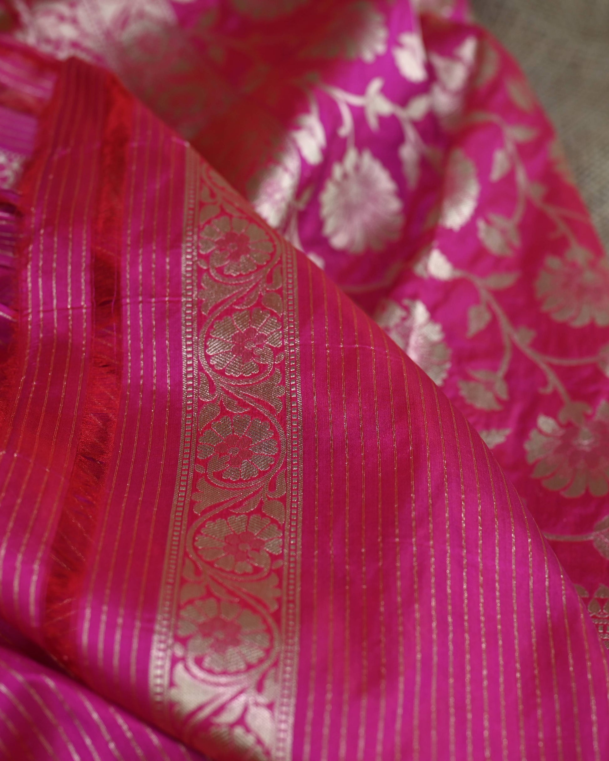 Strawberry Katan Zari Jaal Banarasi Border Pallu Saree