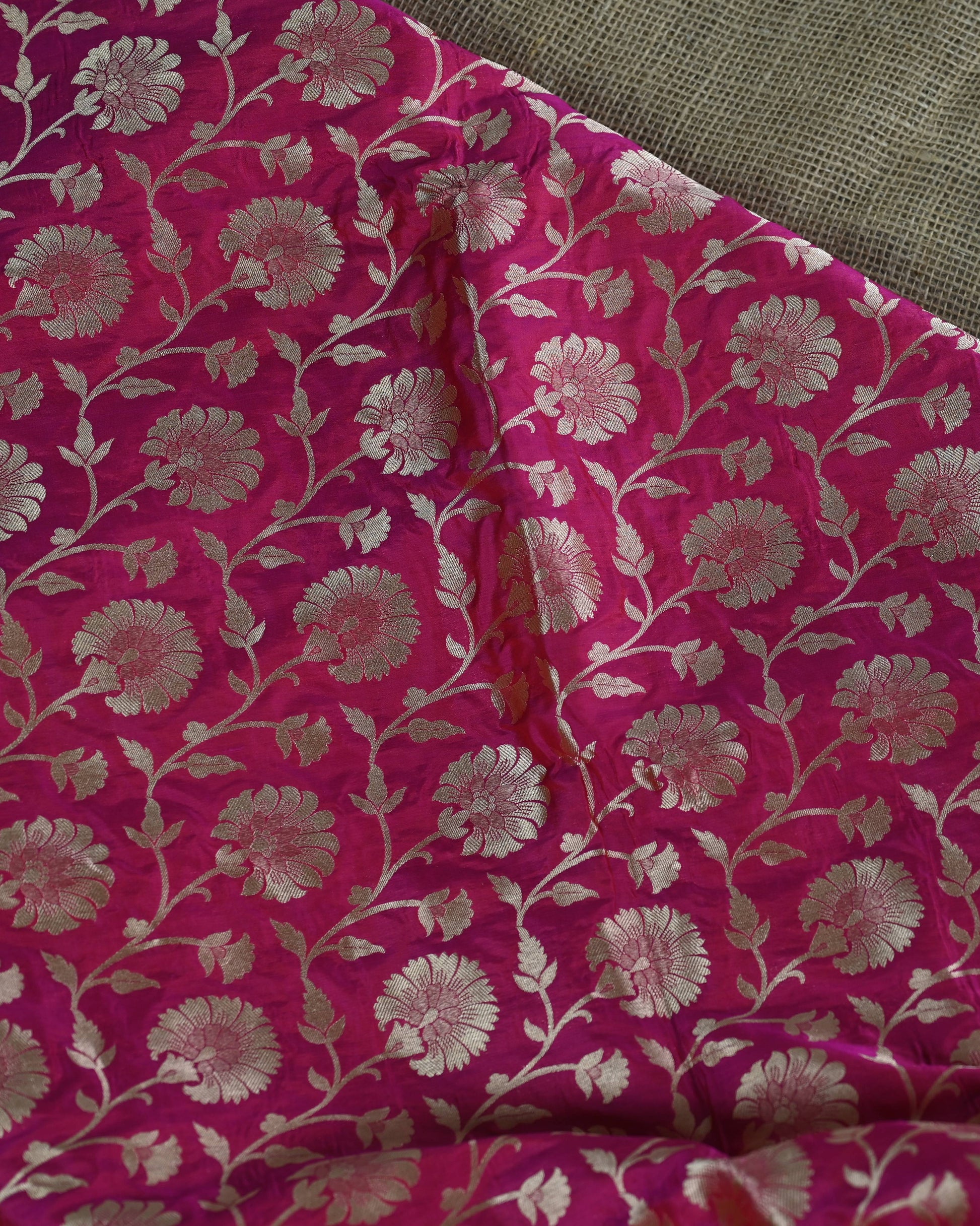 Strawberry Katan Zari Jaal Banarasi Border Pallu Saree