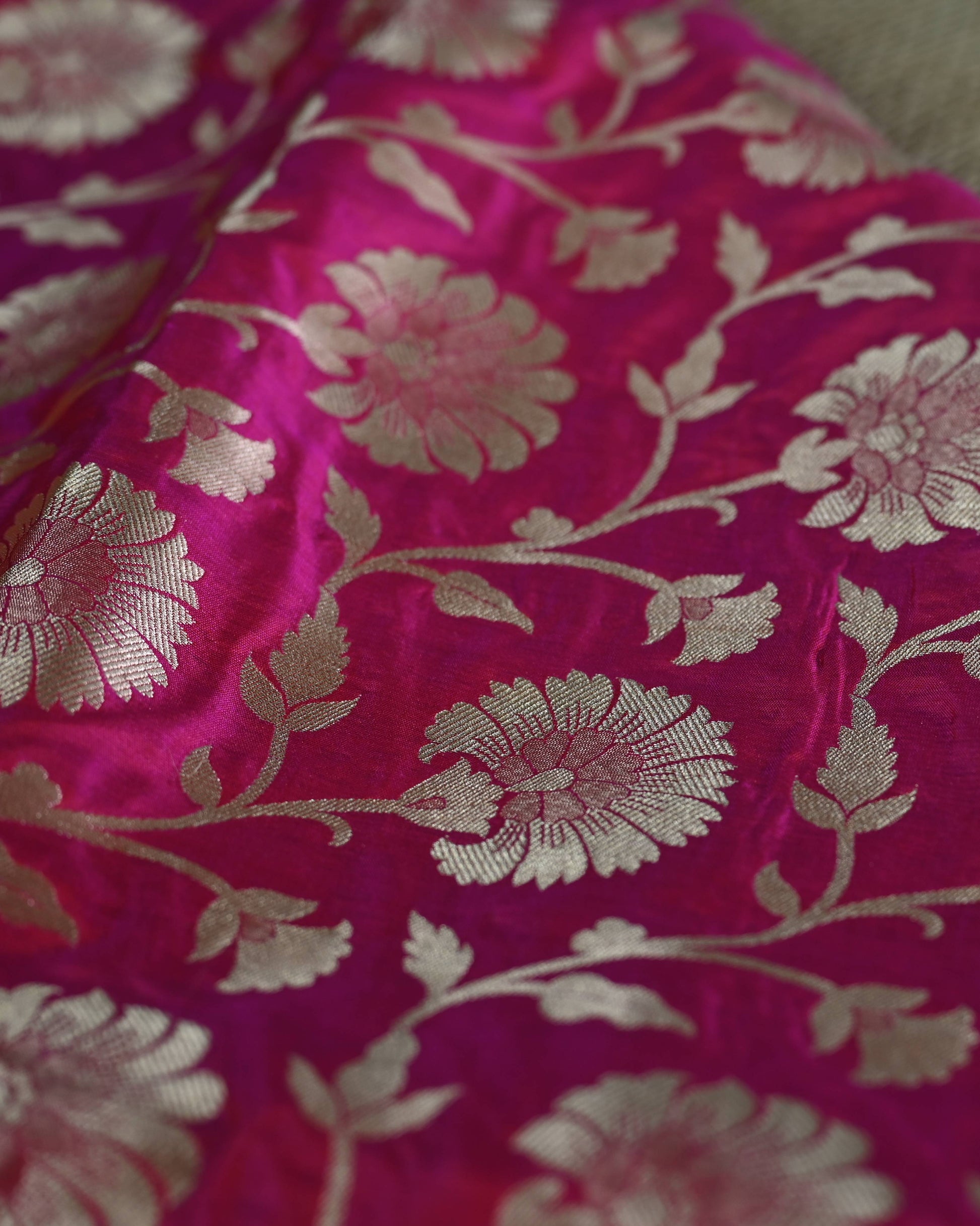 Strawberry Katan Zari Jaal Banarasi Border Pallu Saree