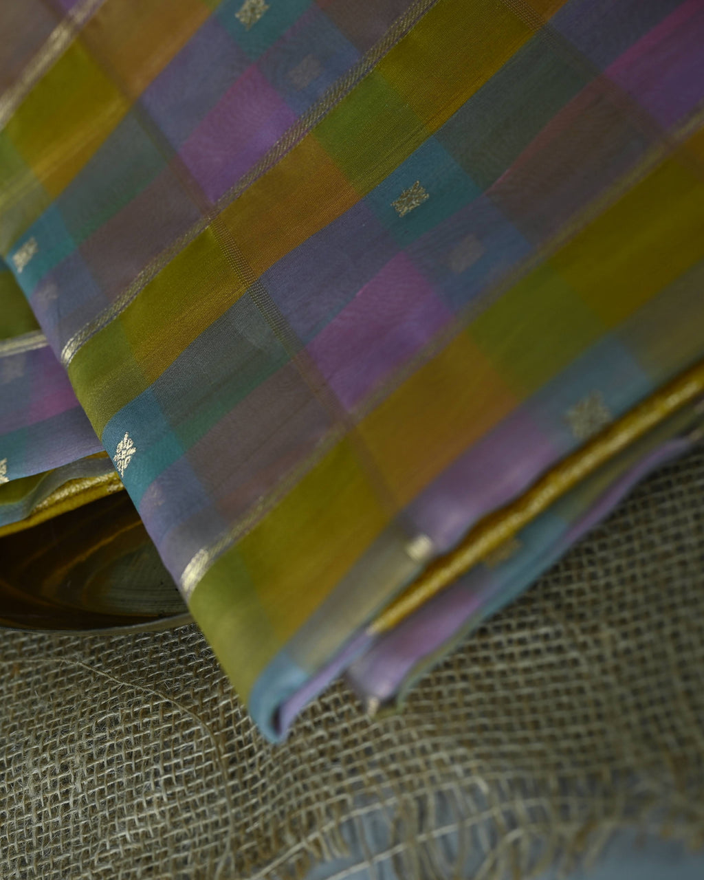Kora Kadhiyal Gold Zari Border Pallu Silk Saree