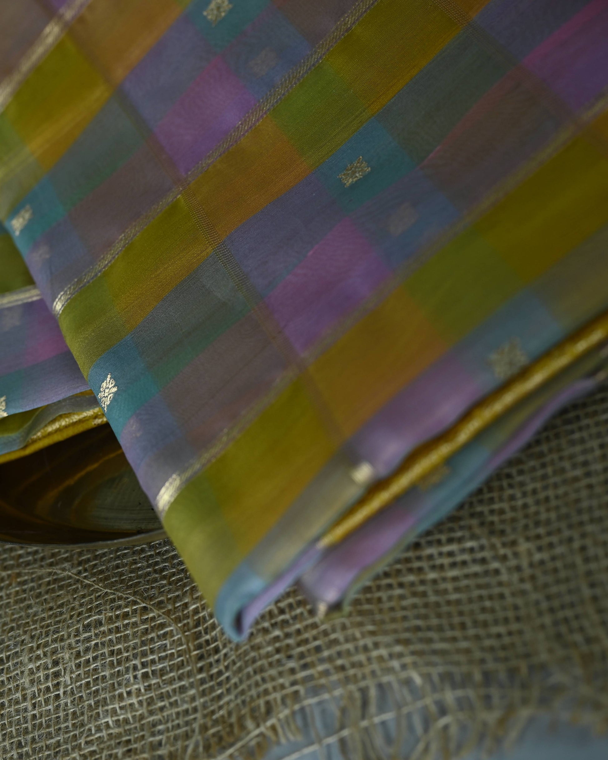 Kora Kadhiyal Gold Zari Border Pallu Silk Saree