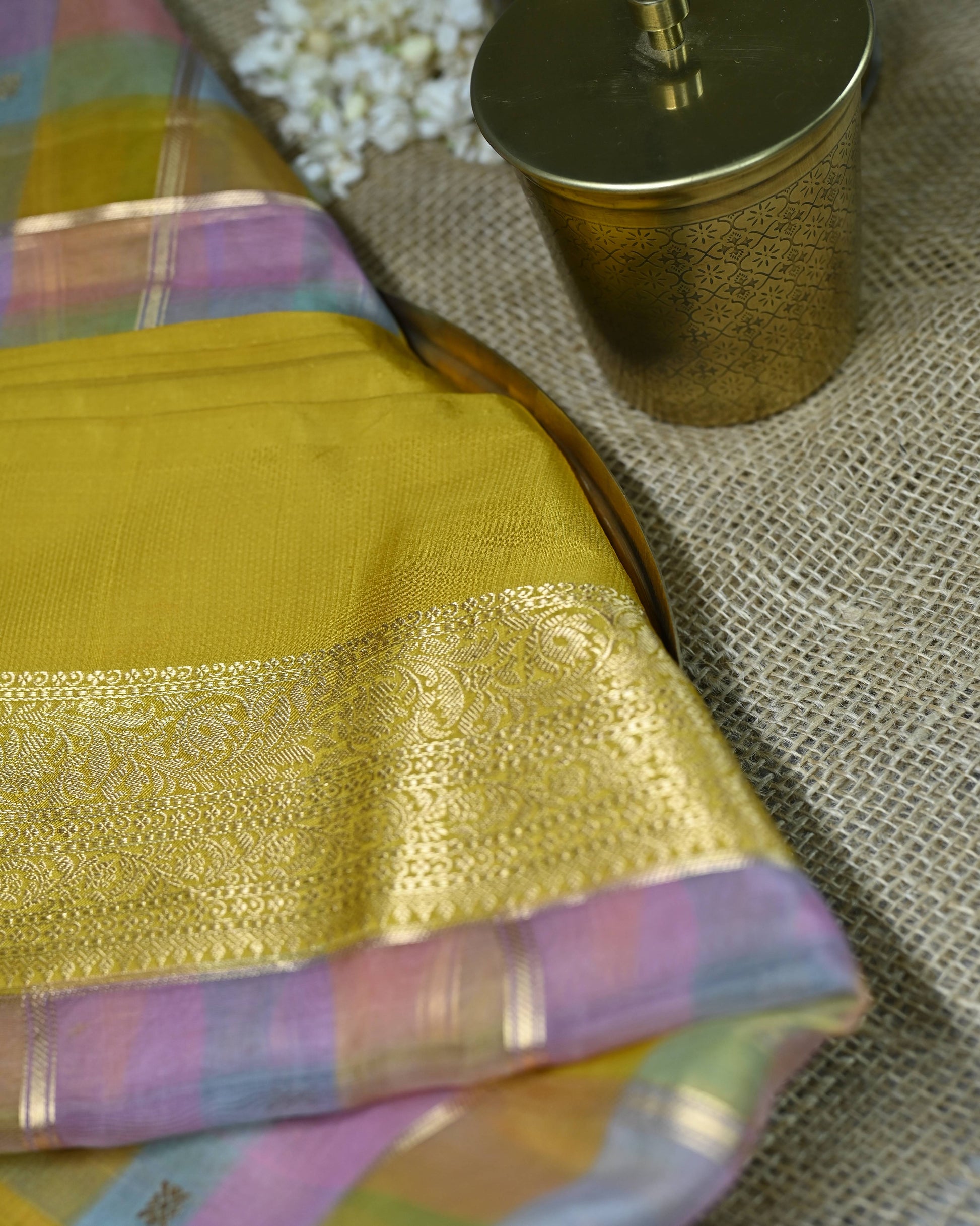 Kora Kadhiyal Gold Zari Border Pallu Silk Saree