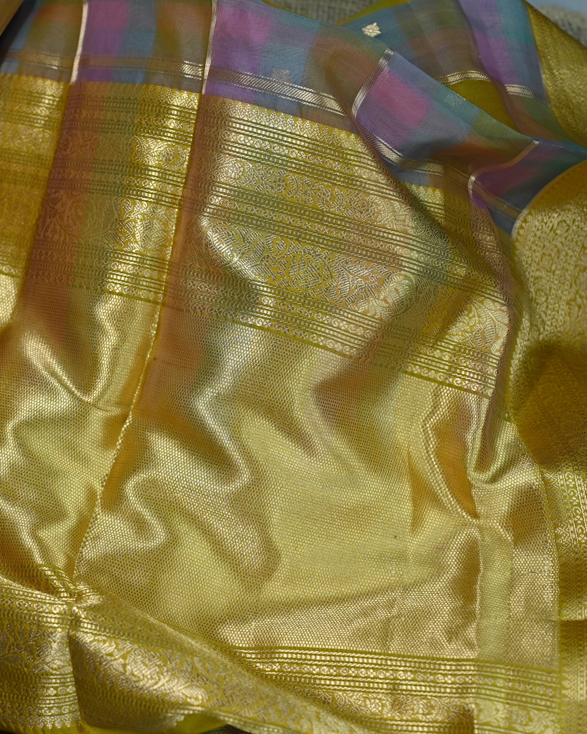 Kora Kadhiyal Gold Zari Border Pallu Silk Saree