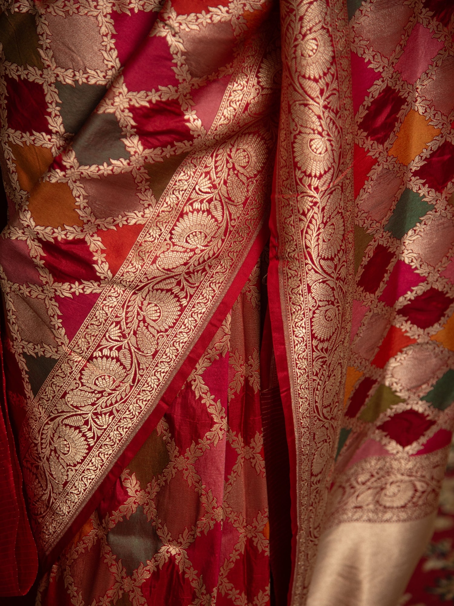 Rani Pink and Red Rangkat Handloom Banarasi Katan Silk Sare with Meenakari Jaal