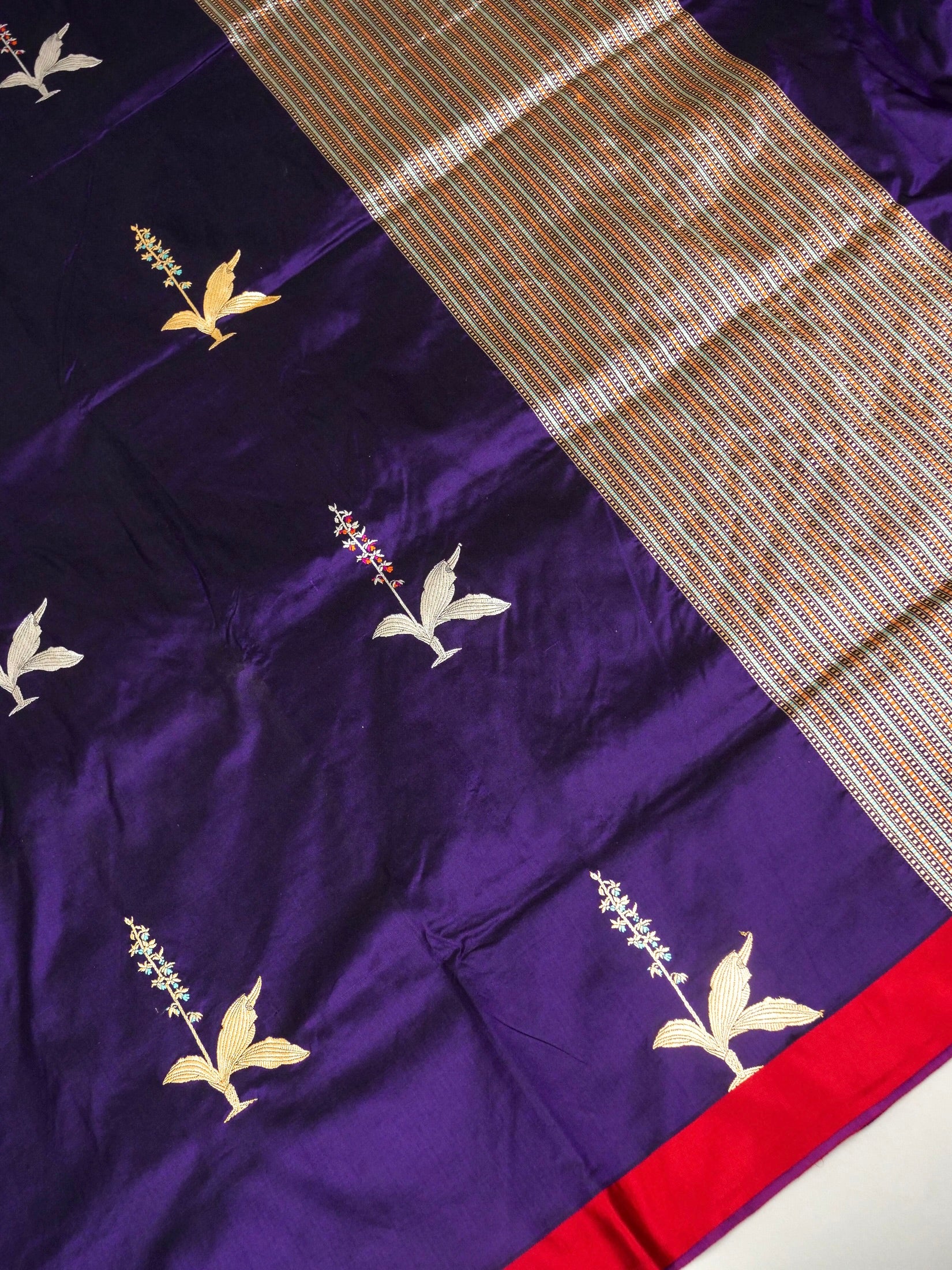 Sona Rupa Kadhua Boota Weaved on Satin Silk Border Saree