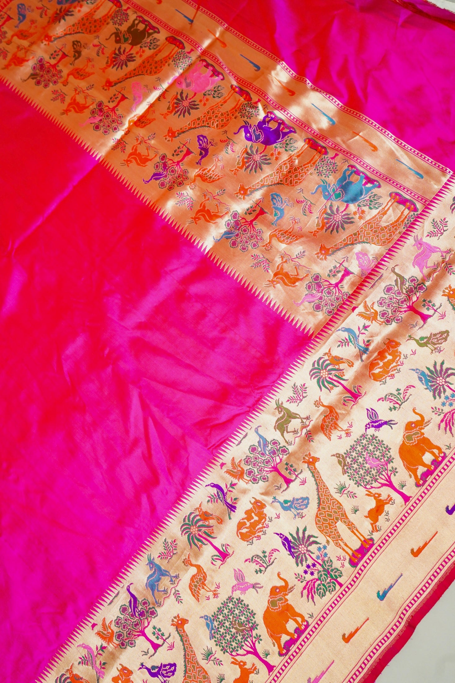 Rani Katan Silk Plain Kadhuwa Weaved Tilfi Border Aanchal Saree