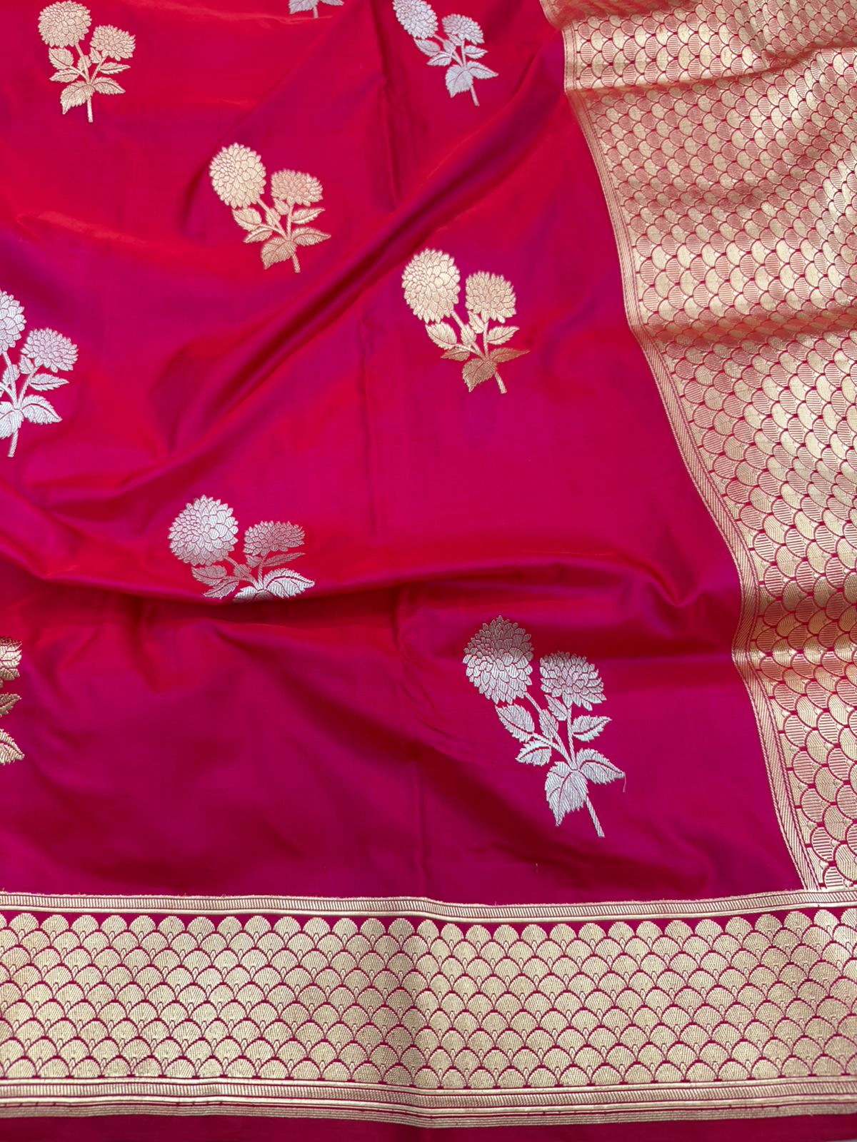 Ektara with Gold and Silver Zari Buta and Border